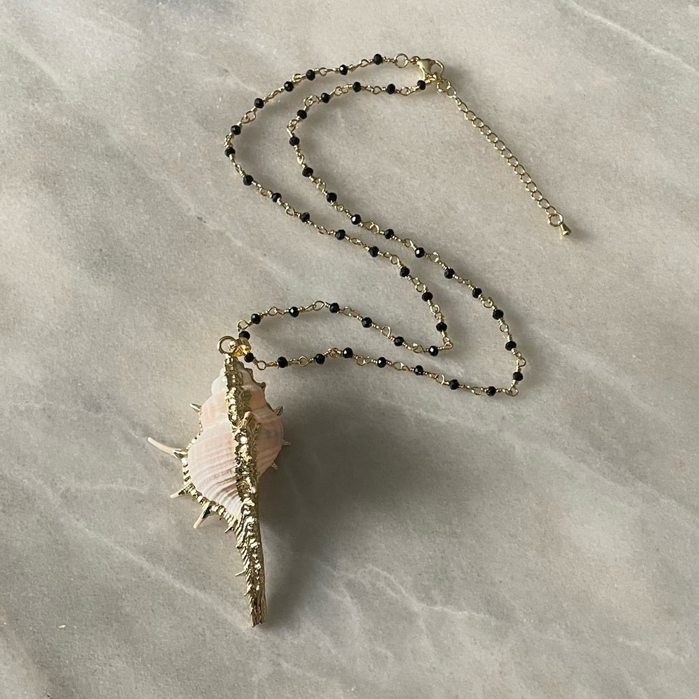 Gold and Cream Conch Shell Pendant Necklace - Picture 5 of 6